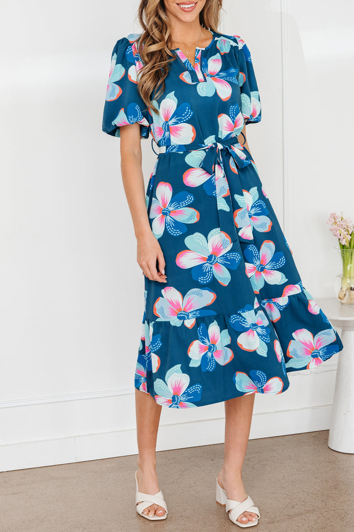 Robe longue bleue à imprimé floral, manches bouffantes courtes