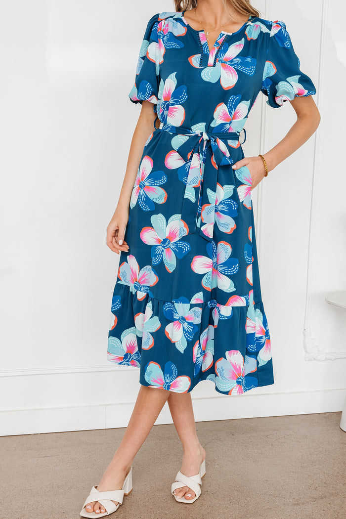 Robe longue bleue à imprimé floral, manches bouffantes courtes