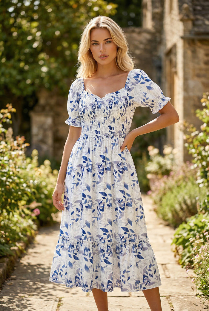 Robe mi-longue à fleurs à volants et manches courtes