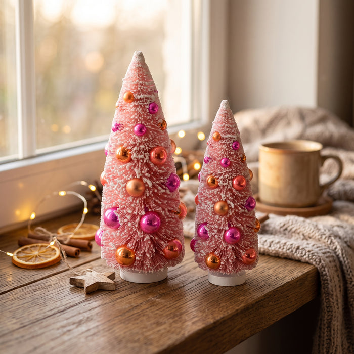 XMAS- Set van 2 Roze Kerstboompjes met gekleurde ballen - 11x23 cm en 12,5 x 30 cm